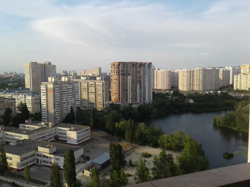 Киев, Урловская 38, аренда трёхкомнатной квартиры посуточно, район Дарницкий...