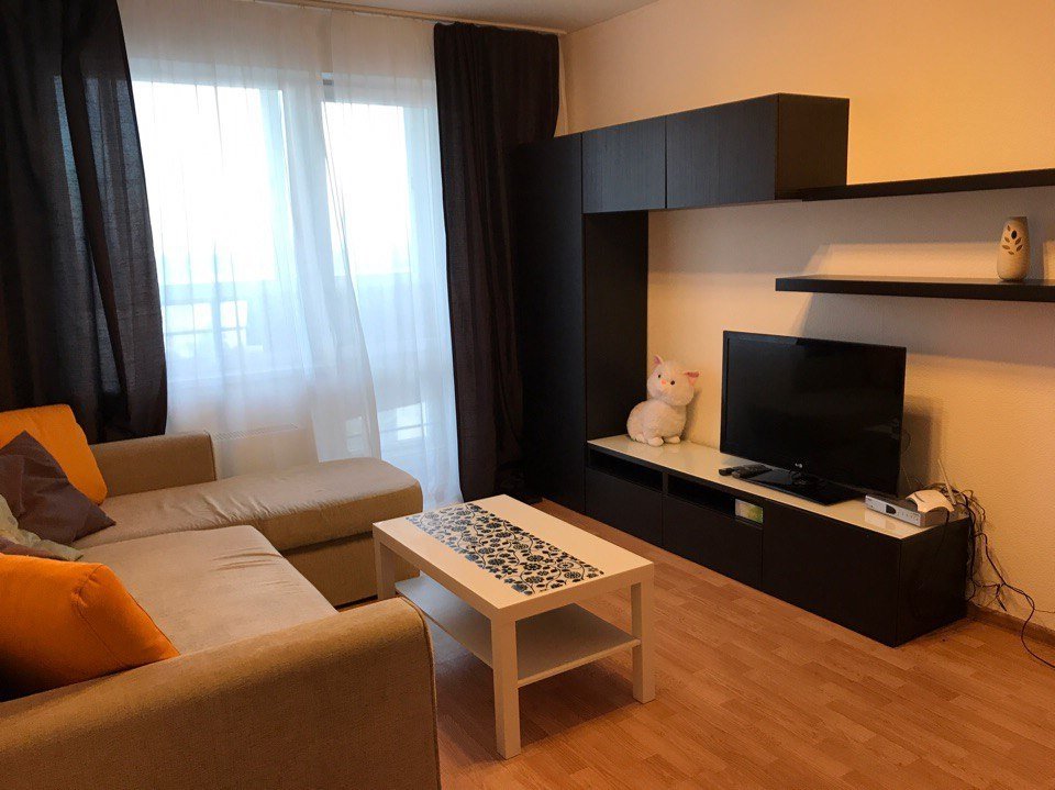 Снять 1 комнату квартиру от собственника. Снять 1 комнату квартиру от собственника. Квартиры в красноярске снять однокомнатные. Однокомнатную квартиру от хозяина. Однокомнатную квартиру с хозяйкой комната.